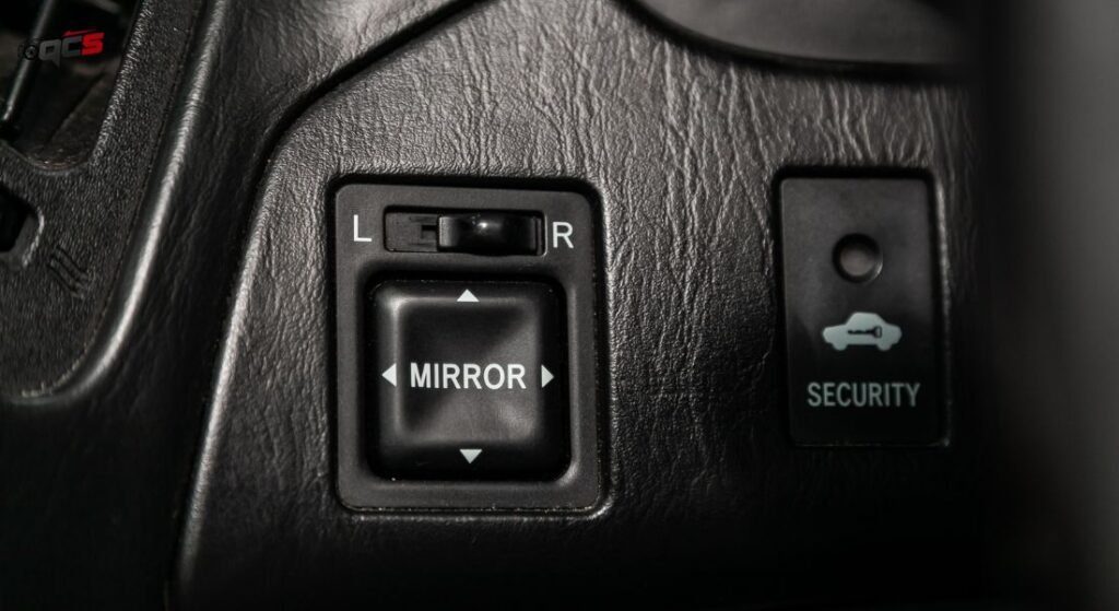 Side mirror power buttons